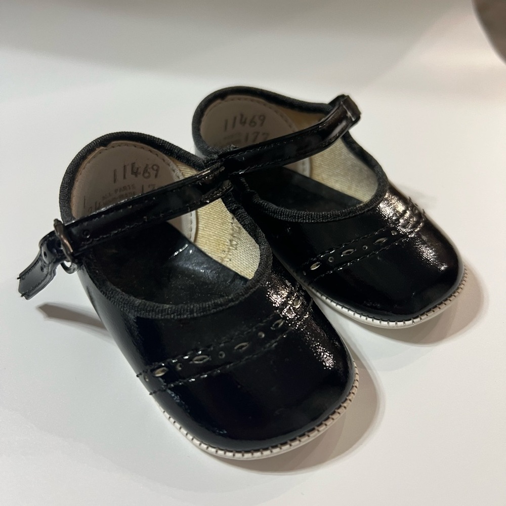 Infant black shoes
